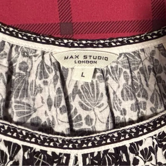 Max Studio Black and White Floral Blouse - Picture 3 of 3